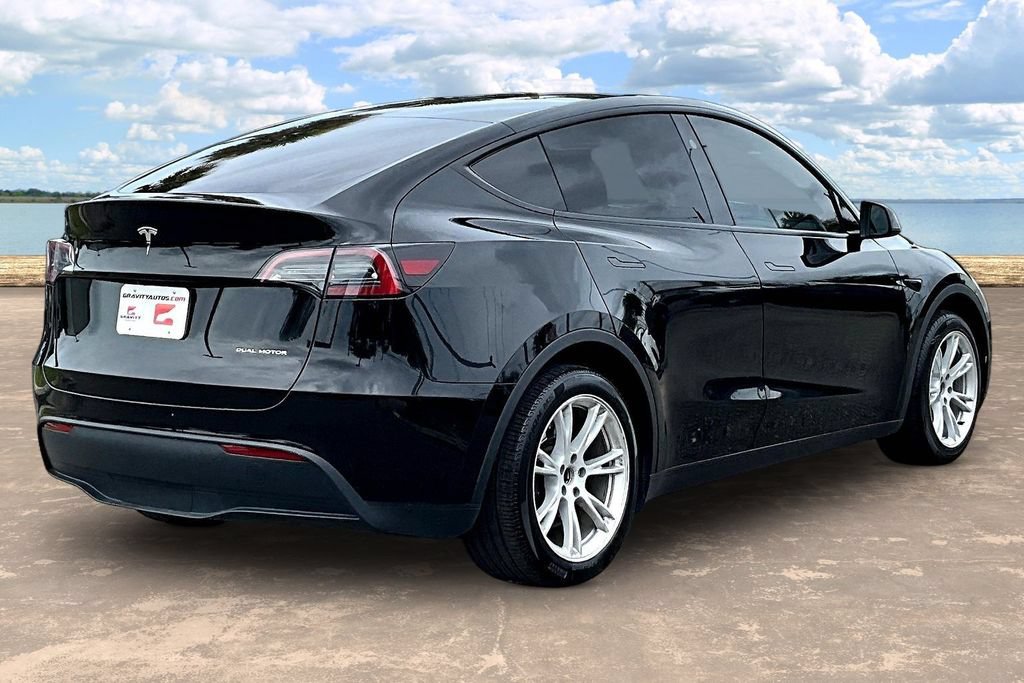 Used 2024 Tesla Model Y Long Range AWD/4WD image 4