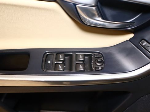 Used 2016 Volvo XC60 T6 Platinum w/ Climate Package image 38