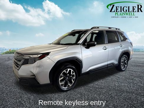 Used 2025 Subaru Forester Premium AWD/4WD image 2