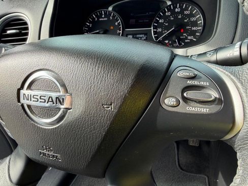 Used 2015 Nissan Pathfinder SV image 38