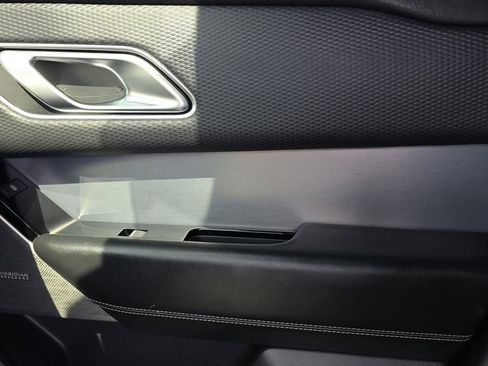 Used 2019 Land Rover Range Rover Velar R-Dynamic SE image 13