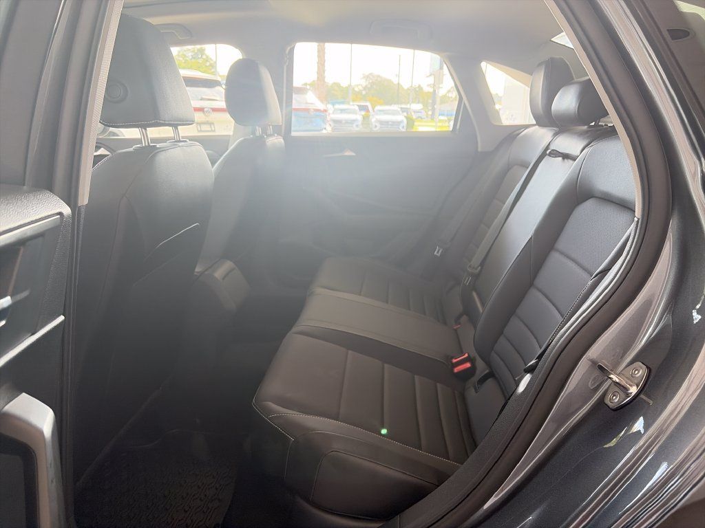 Certified 2024 Volkswagen Jetta SE FWD image 29