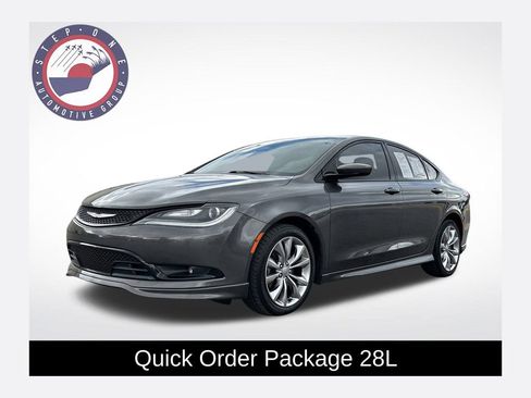 Used 2015 Chrysler 200 S image 1
