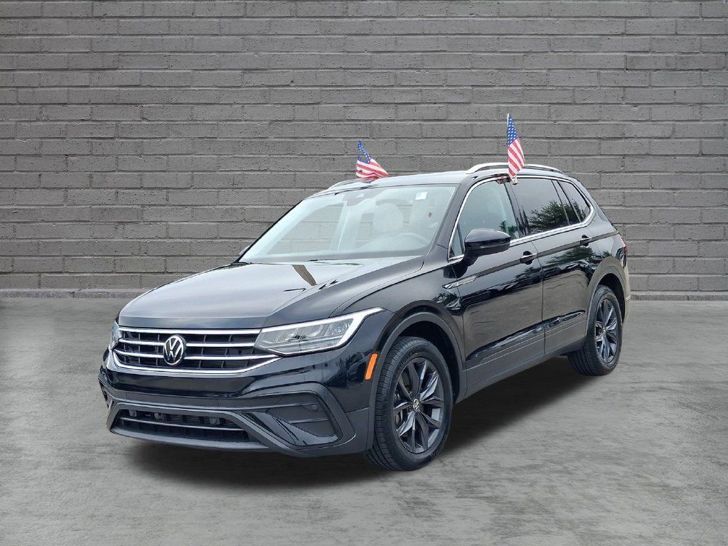 Certified 2023 Volkswagen Tiguan SE w/ Panoramic Sunroof Package FWD image 4