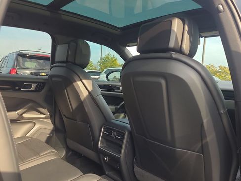 Used 2019 Porsche Cayenne AWD/4WD image 18