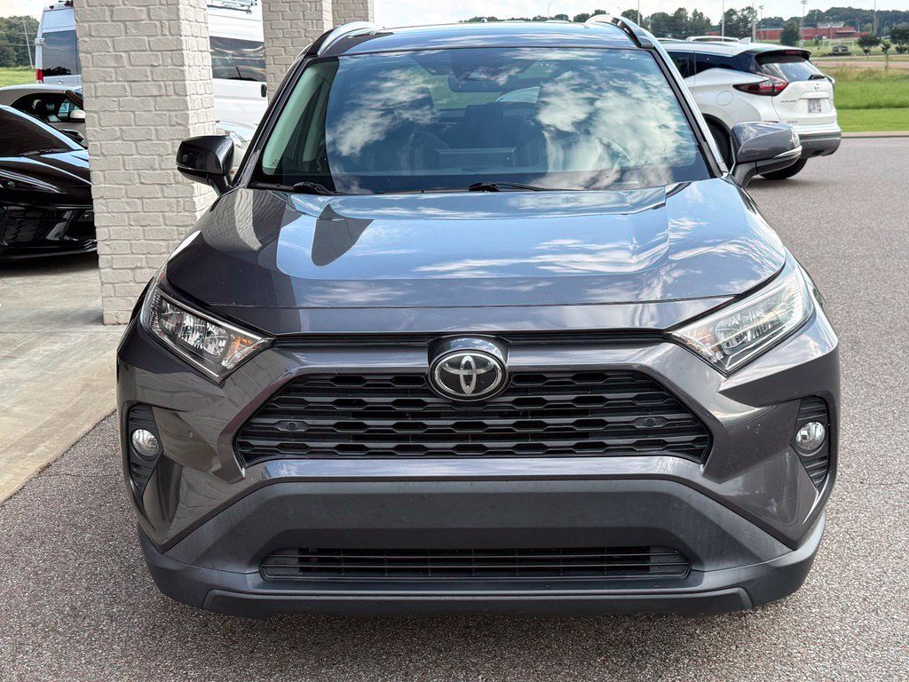 Used 2019 Toyota RAV4 XLE w/ Convenience Package FWD image 12