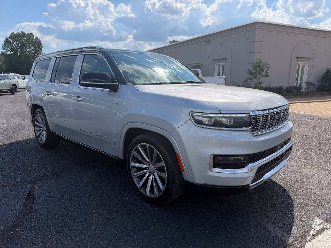 Used 2023 Jeep Grand Wagoneer Series II AWD/4WD image 3