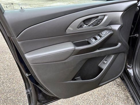 Used 2023 Chevrolet Traverse LT image 14