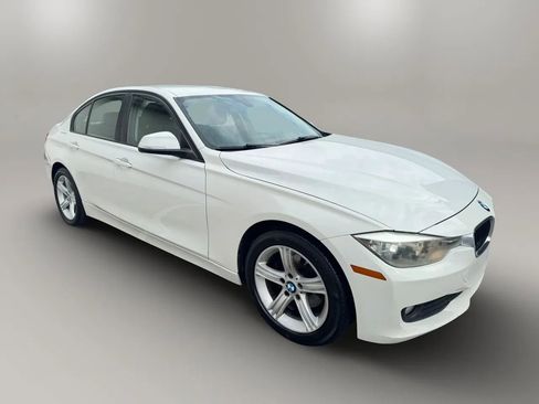Used 2015 BMW 320i Sedan RWD image 4