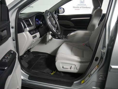 Used 2019 Toyota Highlander Plus w/ Protection Package #3 image 15