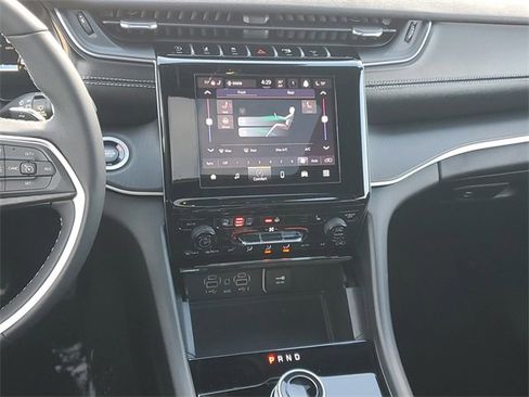 New 2025 Jeep Grand Cherokee L Altitude image 16