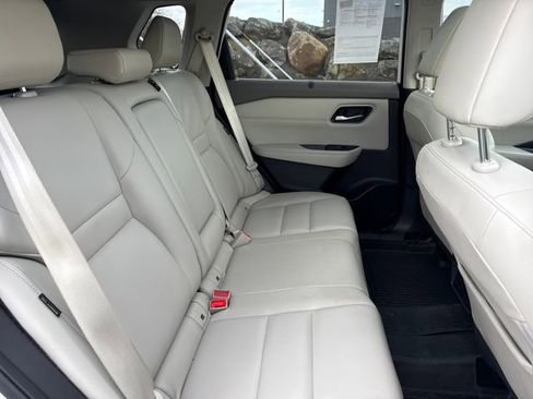 Used 2021 Nissan Rogue SL w/ Premium Package image 11