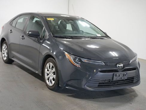 Used 2024 Toyota Corolla LE FWD image 3