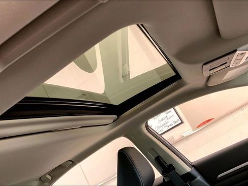 Used 2024 Nissan Altima 2.5 SL AWD/4WD image 19
