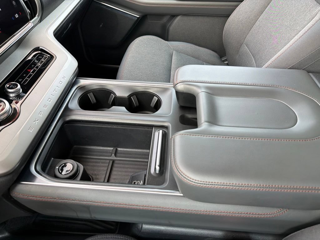 Used 2025 Ford Expedition Active AWD/4WD image 22