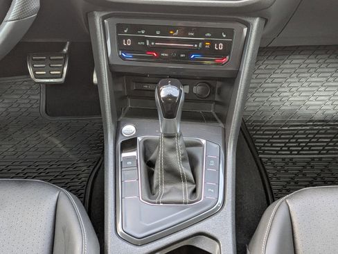 Used 2024 Volkswagen Tiguan SE R-Line image 20