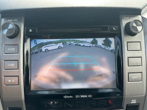Used 2018 Toyota Tundra SR5 w/ SR5 Upgrade Package AWD/4WD image 17
