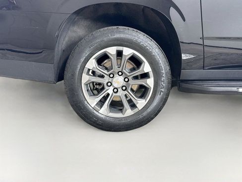 Used 2025 Chevrolet Suburban LT w/ Comfort Package RWD image 19