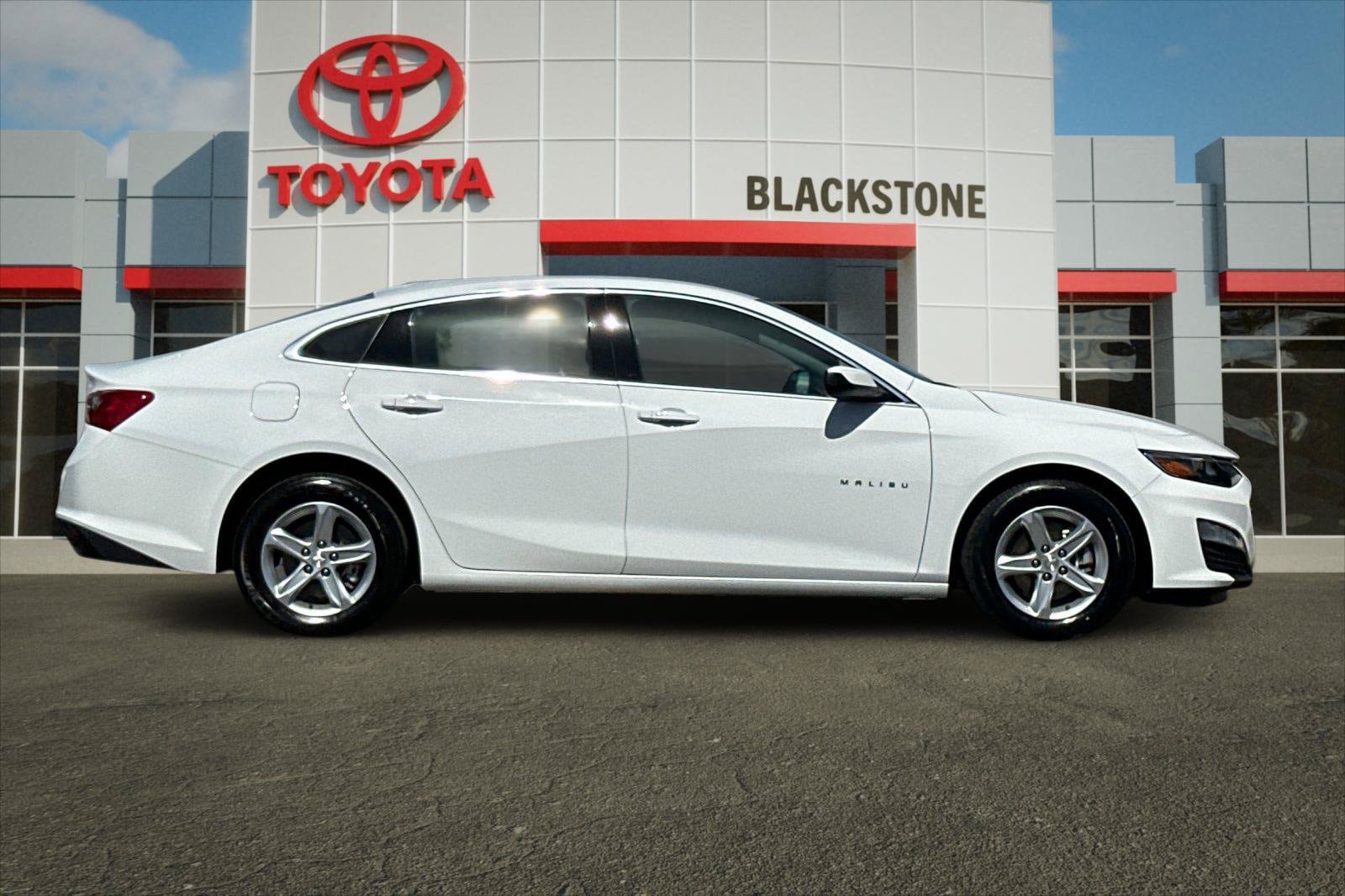 Used 2024 Chevrolet Malibu LS w/ Driver Confidence Package FWD image 2