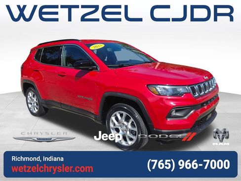 Used 2023 Jeep Compass Latitude AWD/4WD image 1