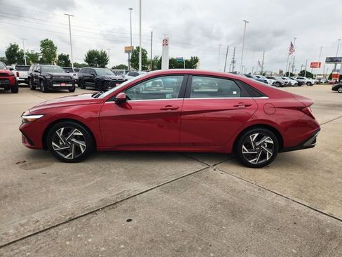 Used 2025 Hyundai Elantra SEL FWD image 4