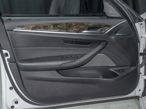 Used 2019 BMW 530i image 10