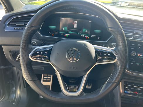 Certified 2022 Volkswagen Tiguan SE R-Line image 17