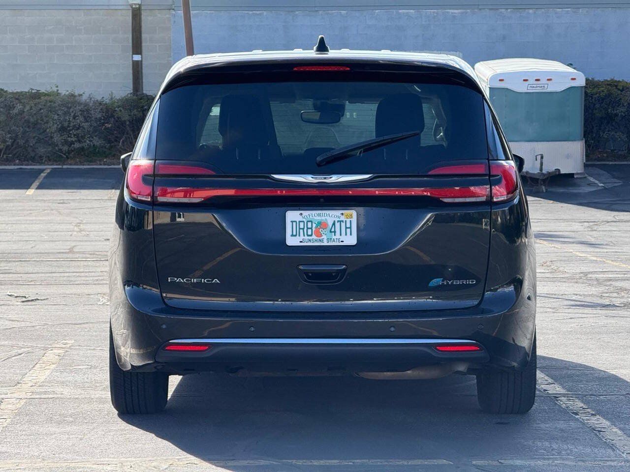 Used 2023 Chrysler Pacifica Touring-L FWD image 4