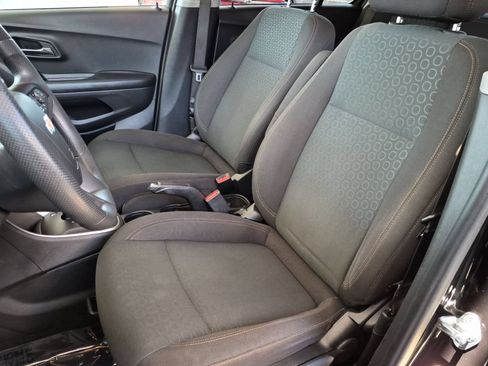 Used 2022 Chevrolet Trax LS w/ Tint and Cruise Package FWD image 21