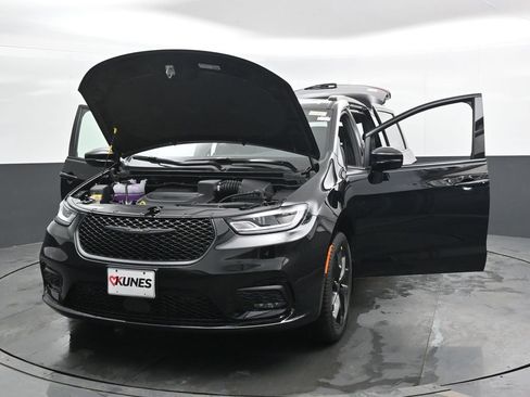 New 2026 Chrysler Pacifica Limited w/ S Appearance Package AWD/4WD image 46