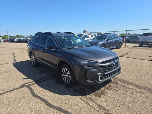 Used 2024 Subaru Outback Premium AWD/4WD image 4