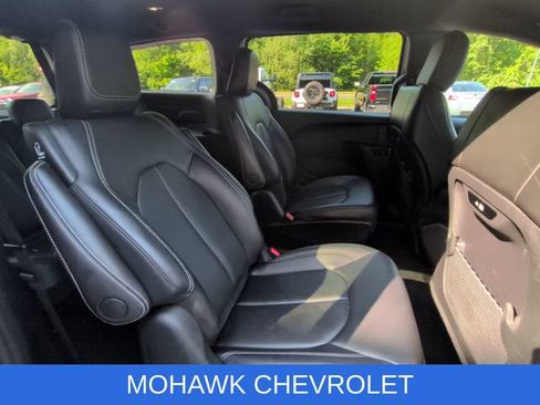 Used 2024 Chrysler Pacifica Limited FWD image 27