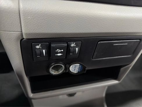 Used 2019 Toyota Sienna XLE image 32