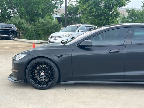 Used 2021 Tesla Model S Plaid image 7