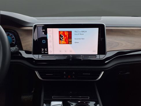 Used 2024 Volkswagen Atlas SE w/ Panoramic Sunroof Package image 17