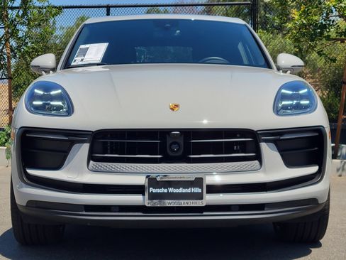 Used 2026 Porsche Macan AWD/4WD image 10