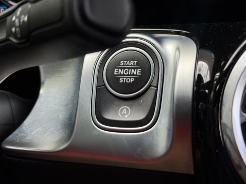 Used 2022 Mercedes-Benz GLB 250 w/ AMG Line image 23