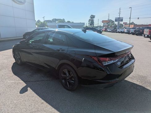 Used 2023 Hyundai Elantra SEL FWD image 6