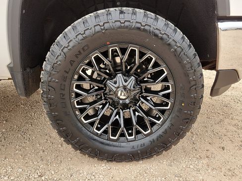 Used 2025 Chevrolet Silverado 2500 LT AWD/4WD image 7