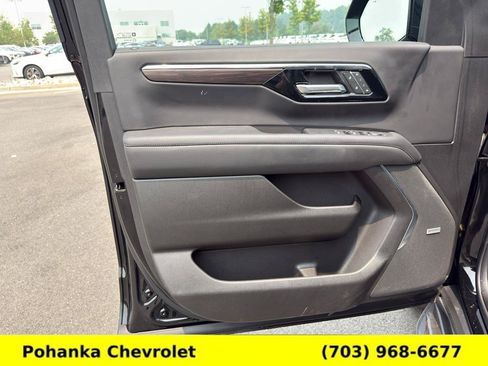 Used 2025 Chevrolet Suburban LT w/ Comfort Package AWD/4WD image 20