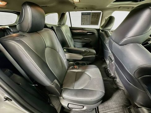 Used 2023 Toyota Highlander Limited AWD/4WD image 34