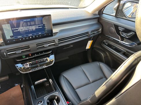 New 2026 Lincoln Corsair Premiere image 32