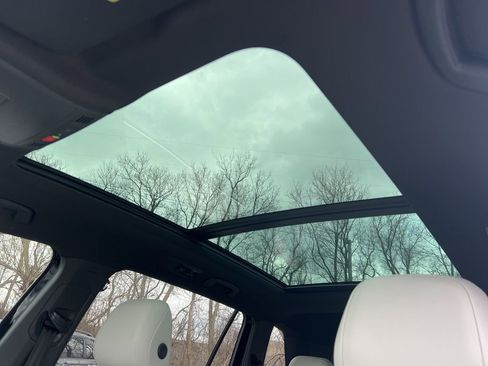 Used 2021 Volkswagen Tiguan SEL Premium R-Line image 4