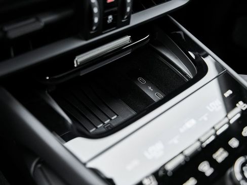 Used 2026 Porsche Cayenne Turbo AWD/4WD image 72