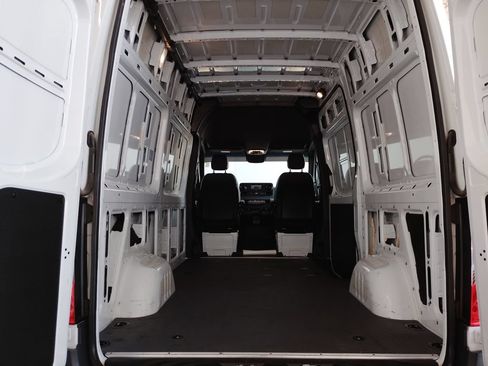 Used 2024 Mercedes-Benz Sprinter 2500 image 16