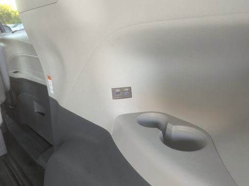 Used 2021 Toyota Sienna XLE image 44