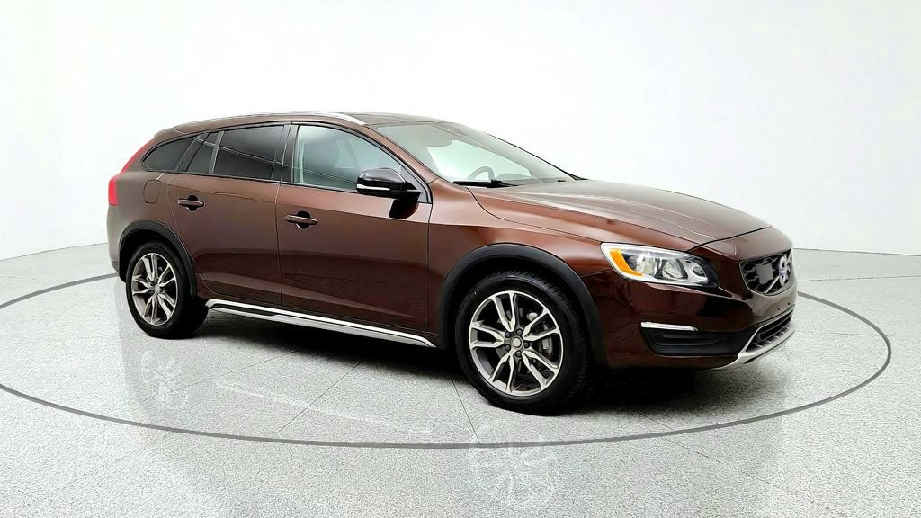 Used 2018 Volvo V60 T5 Cross Country w/ Convenience Package AWD/4WD image 3