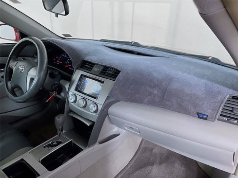 Used 2011 Toyota Camry LE FWD image 27