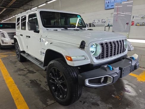 Used 2024 Jeep Wrangler Unlimited Sahara w/ Technology Group AWD/4WD image 1