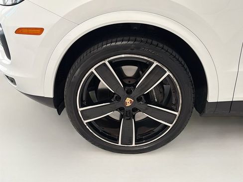 Used 2023 Porsche Cayenne Platinum Edition AWD/4WD image 25